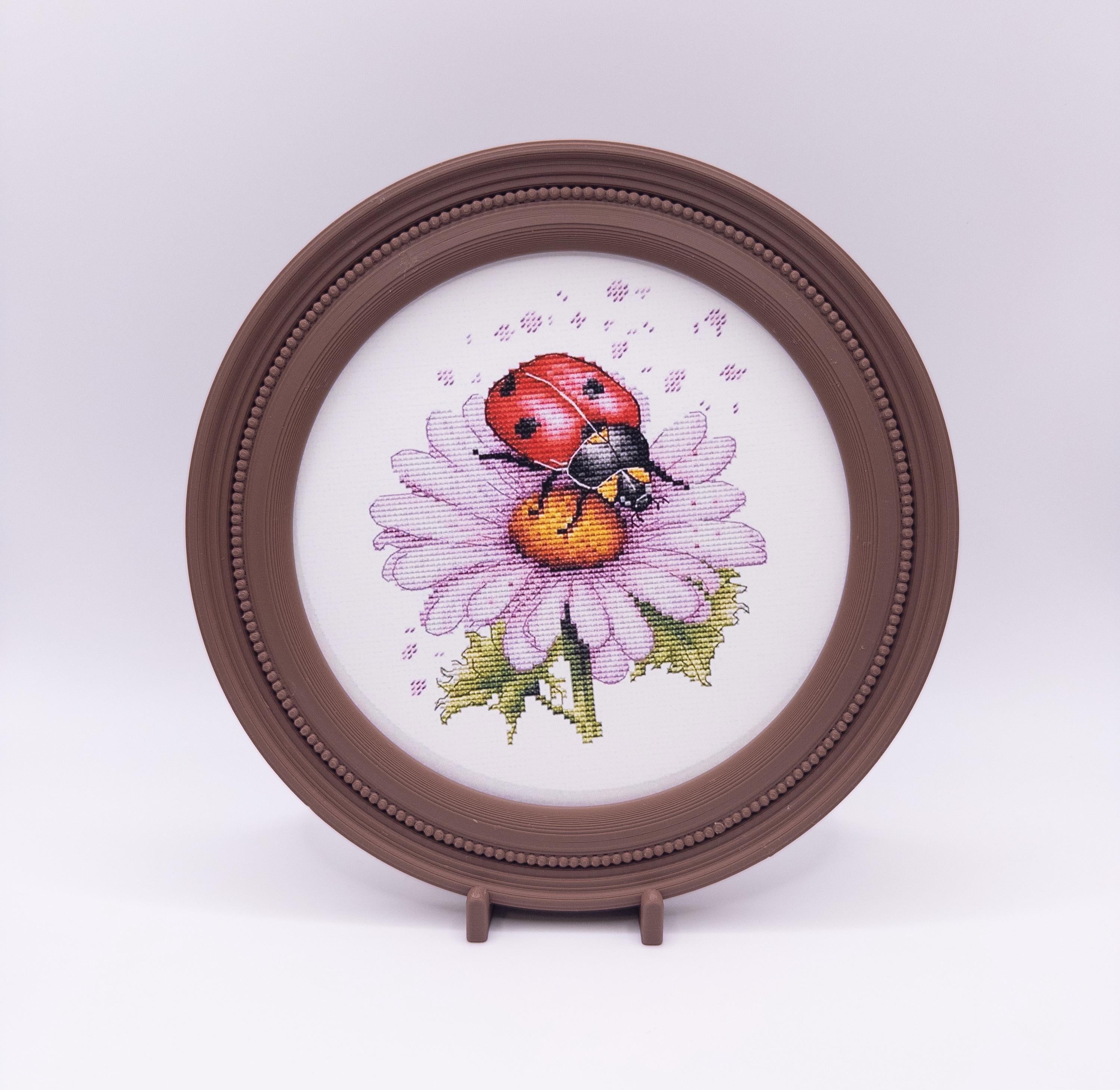 Magnetic Cross Stitch Round Frame: Beige Needlework Display with Stand
